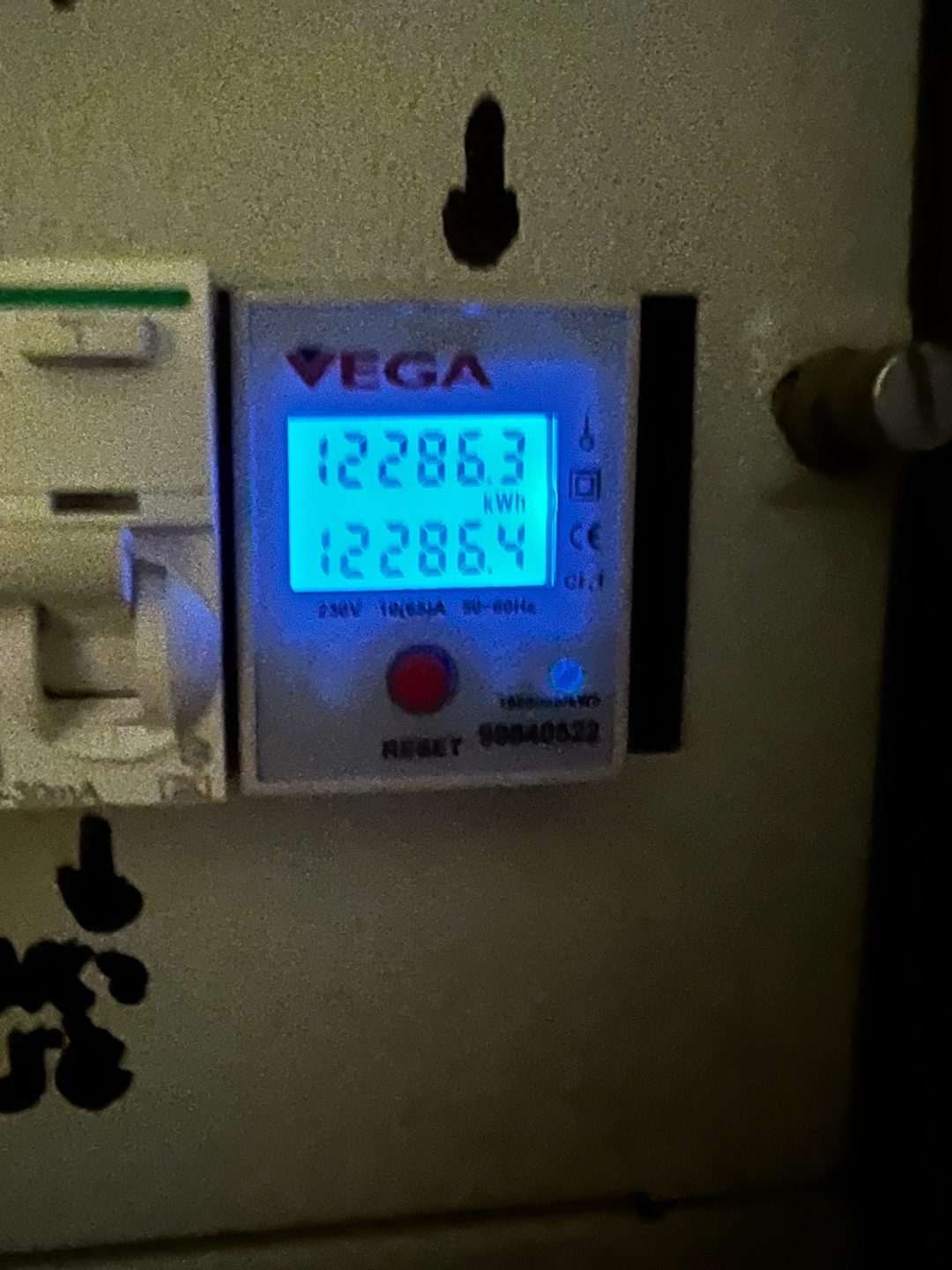 עמדת טעינה Gynrgy עיקרי המפרט הטכני הספק של 22kW תלת פאזי 32 אמפר, ניתן לכיול לחד פאזי ו/…