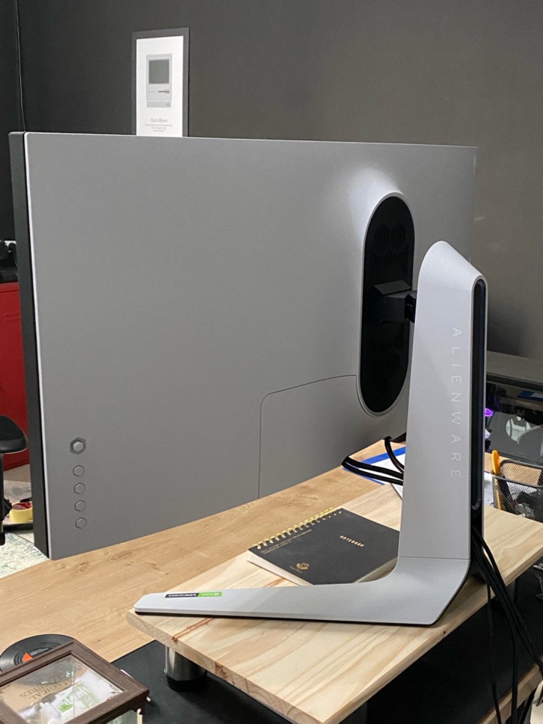 מסך גיימינג מטורף מתוצרת Dell Alienware היה בשימוש כמה חודשים ונגמר עקב רילוקיישן לחו״ל