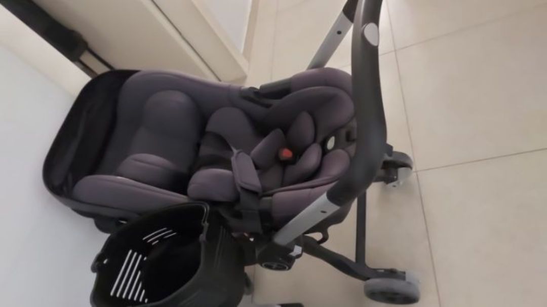 עגלת תינוק כמו דונה אחד לאחדכחדשה