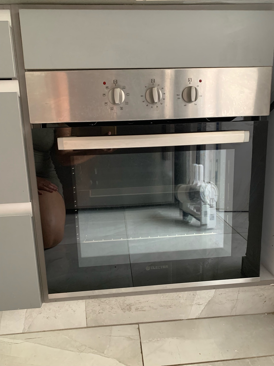 תנור של אלקטרה בן כמה חודשים נמכר עקב רילוקיישין