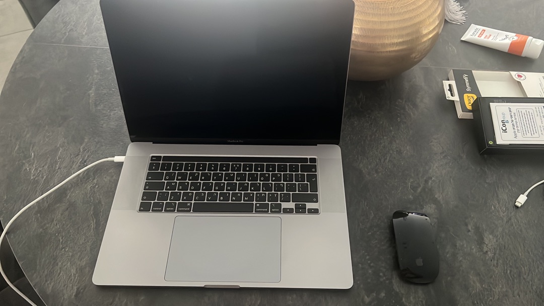 laptop — מחשב חדש