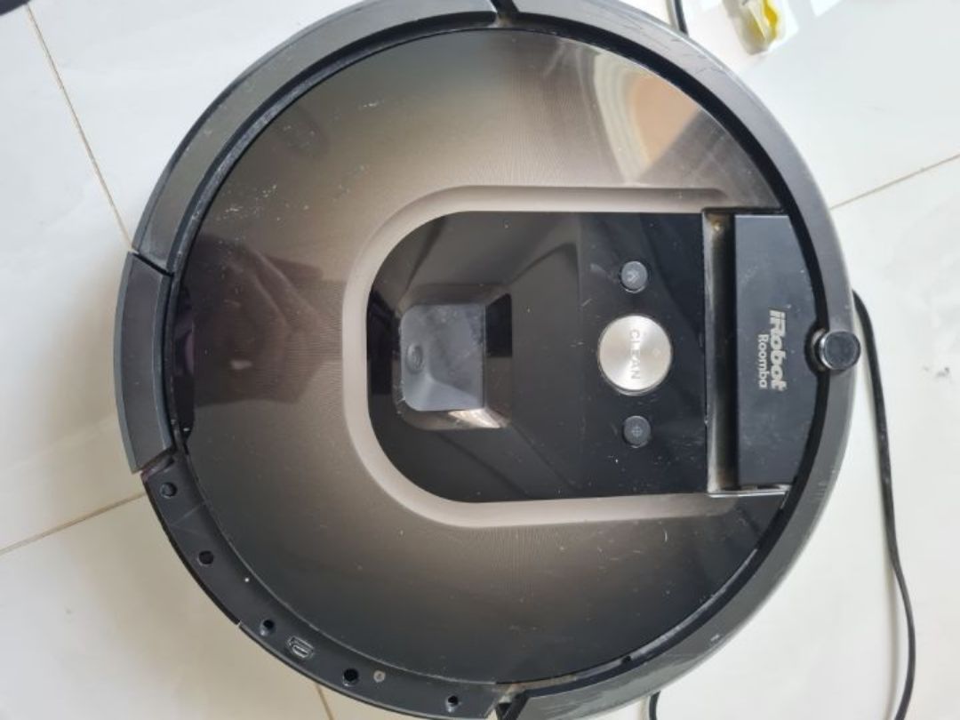 שואב אבק IROBOT עובד מצויין