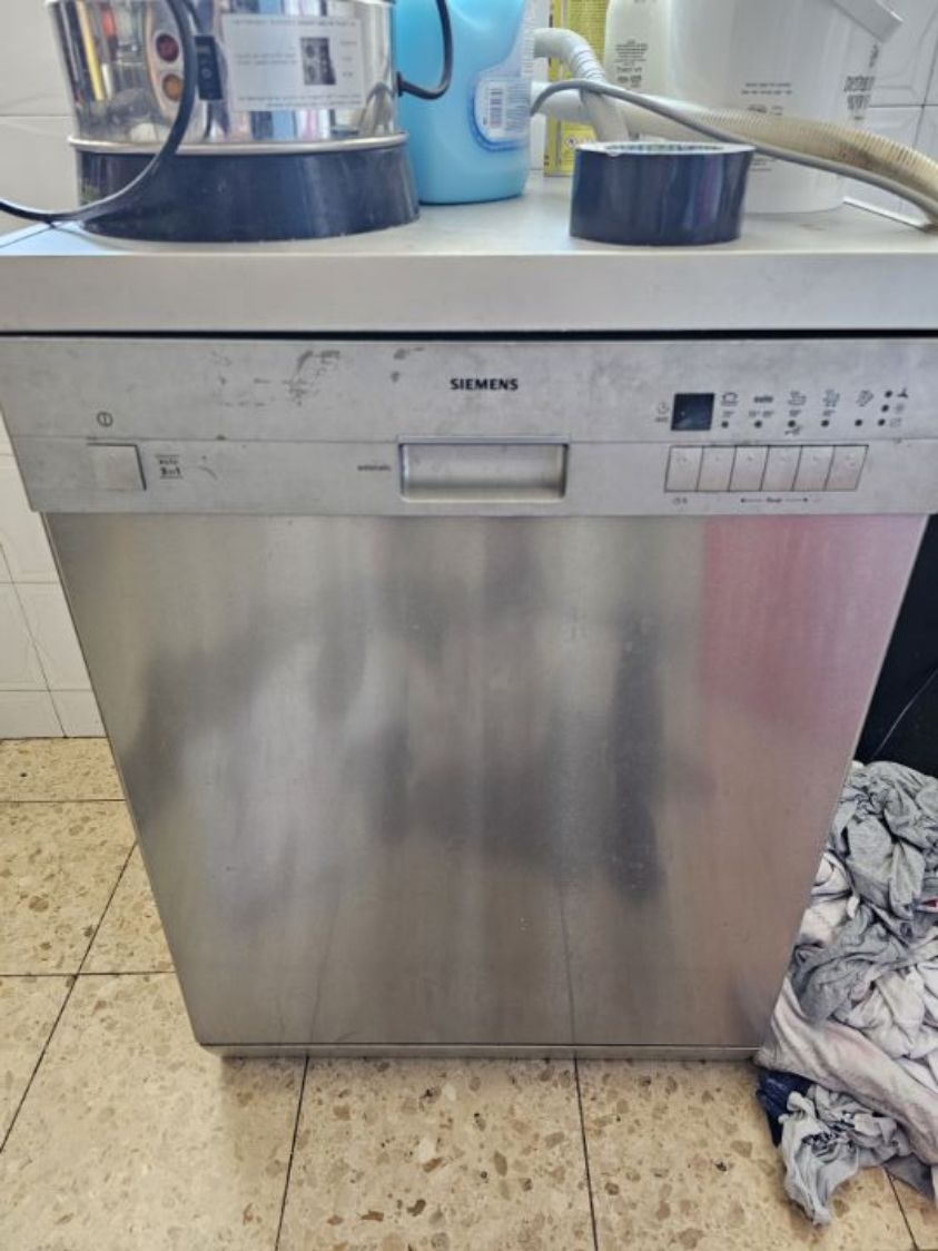 מדיח כלים של סימנס במצב מעולה עובד בשקט