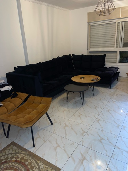 סלון פינתי 3/2 קצת דהוי מהשמש בקצה הספה יש גמישות