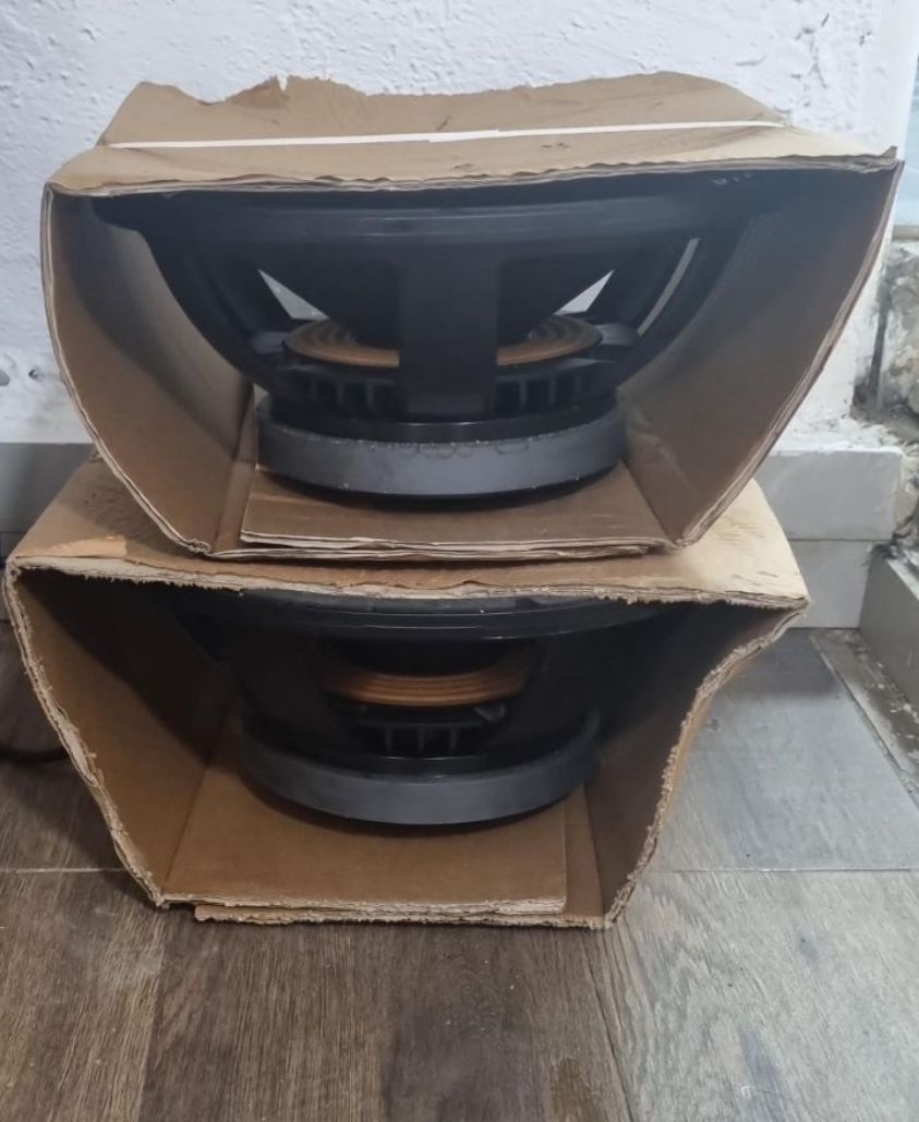 למכירה 3 יחידות של רמקולים למערכת הגברה - חדשים לחלוטין ולא היו בשימוש