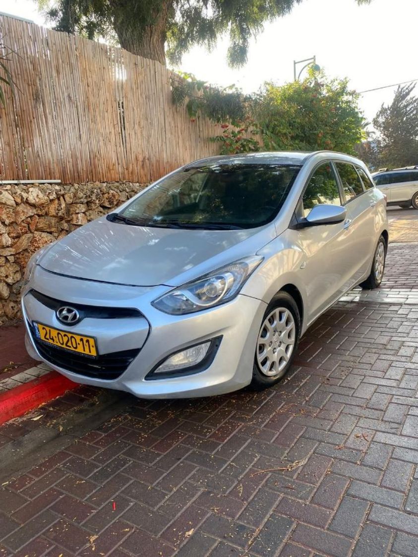 יונדאי i30 שנת 2013 מגיע עם מנוע 1600 שמפיק 135 כוח סוס,נסע 298000 קמ