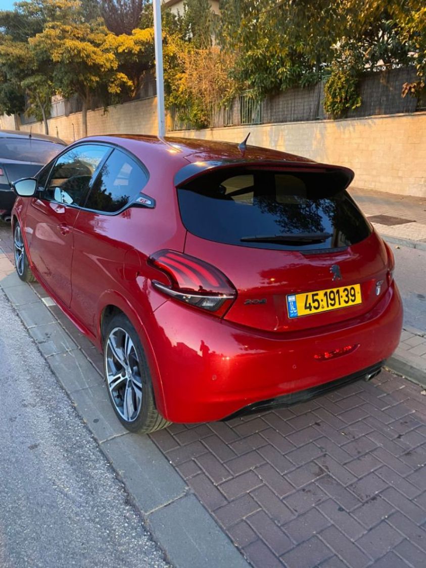 פגו 208 GTI מגיע עם מנוע 1600 שמפיק 208 כ"ס יד 4 ונסע רק 90000 קמ
