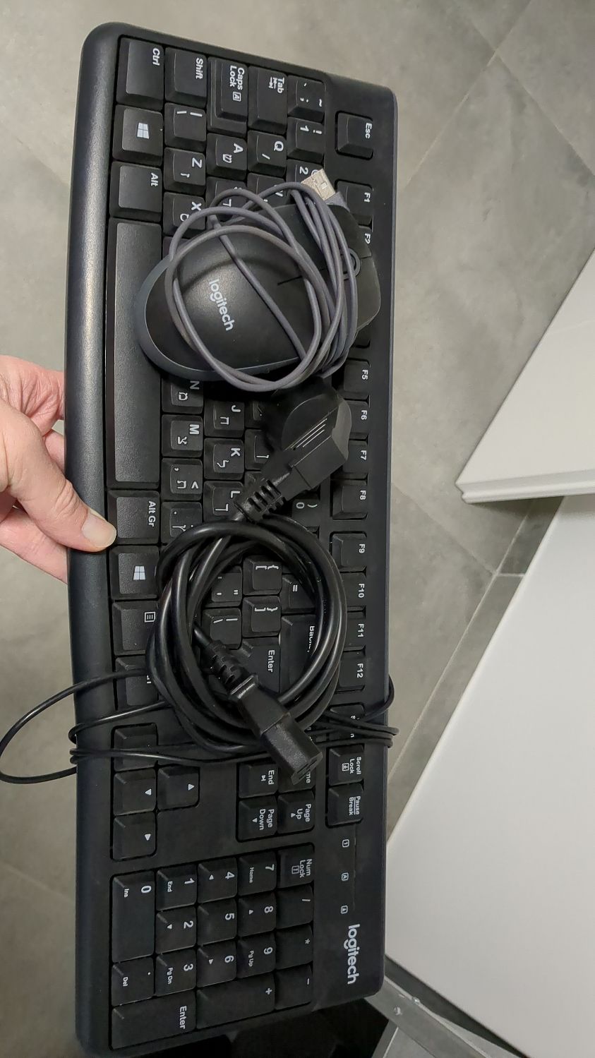 מחשב נייח למכירה Intel i3 + 16 Gb RAM כמו חדש כולל מסך AOC/Windows 11/mouse/keyboard