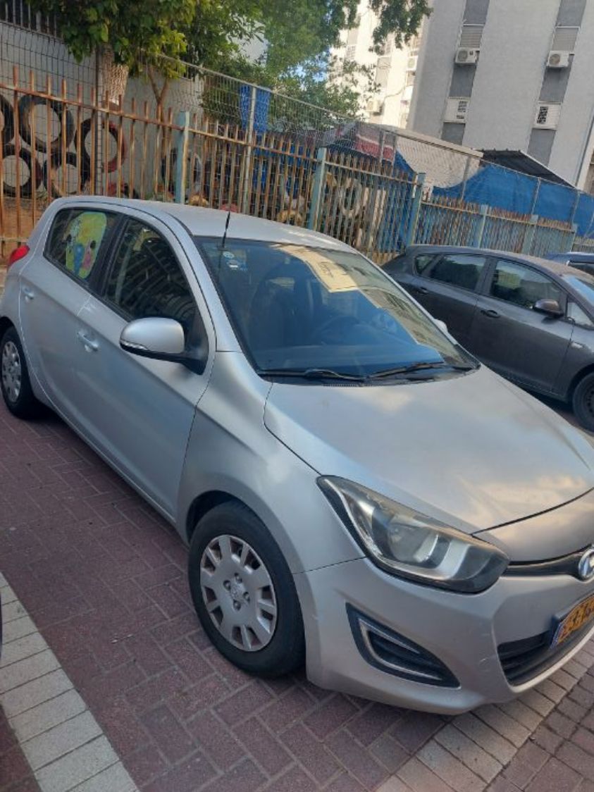 למכירה יונדאי i20 שנת 2014