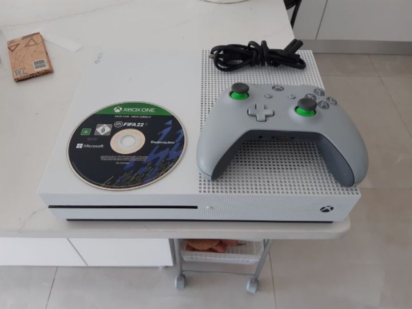 xbox one s מגיע עם שלט ו פיפא 22