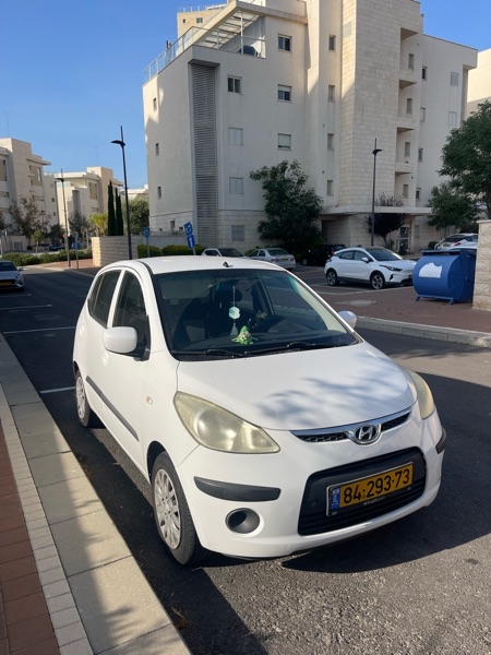 יונדאי i10 2010 יד 3 148,000 קמ במצב טוב מאוד