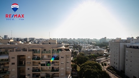 למכירה ברובע י"ב באשדוד פנטהאוז 7 חדרים גודל 195 מ"ר 2 מרפסות סך 70 מ"ר סלון ענק כ 40 מ"ר…