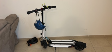 קורקינט של city runner 48 v 13 AH מצב טוב מאוד צבע לבן יש בעיה רק הידית לא בסדר עולה 150-…