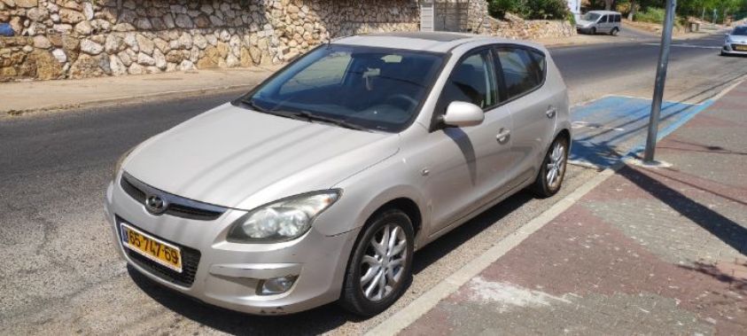 יונדאי i30 2009 הדגם המפואר מנוע 1600 חזק באגז גדול סאןרוף וקליומטראז נמוך 132000