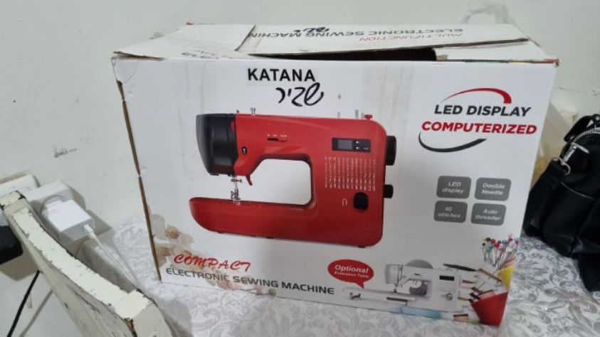 היי מוכרת מכונת תפירה katana e82