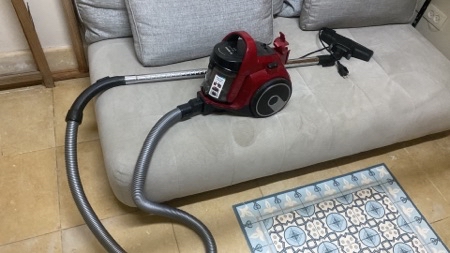 Vacuum cleaner — שואב אבק