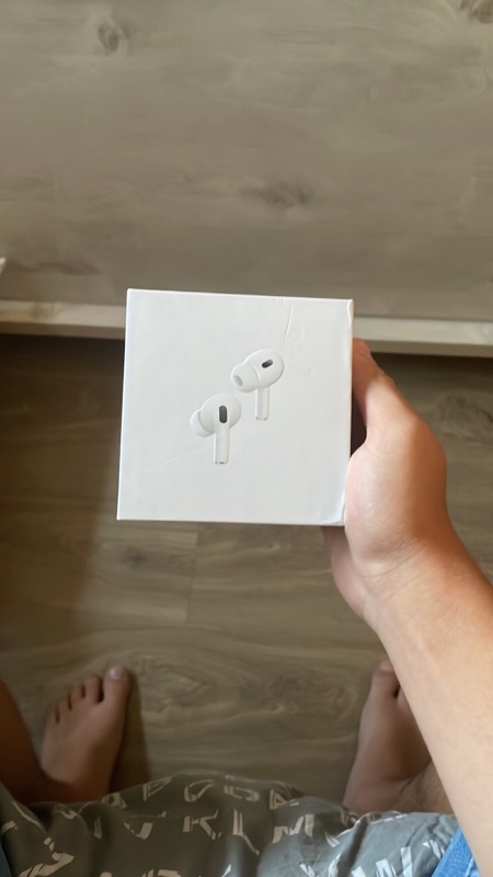 אירפודס פרו דור 2 מחיר בריפצה מקורי הניילון נפתח אבל האירפודס לא נגעו בה מעולם