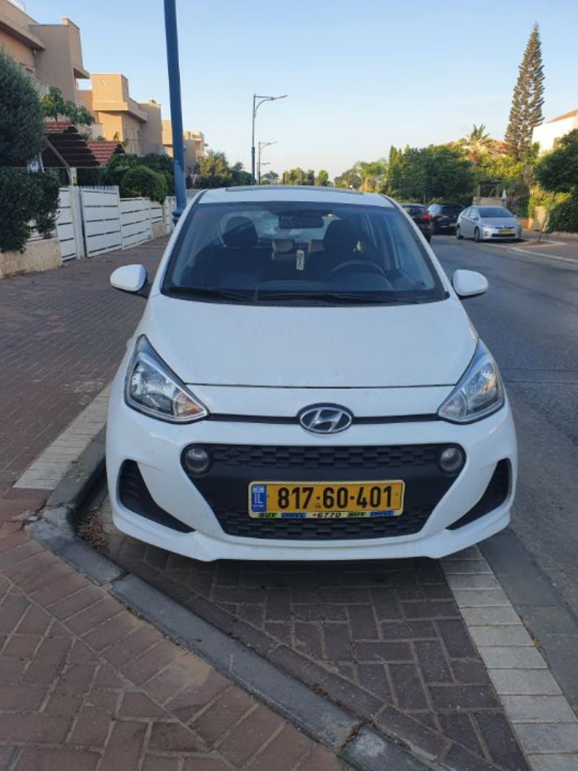 למכירה יונדאי i10 לבנה רמת גימור Open Sky ק"מ 44000