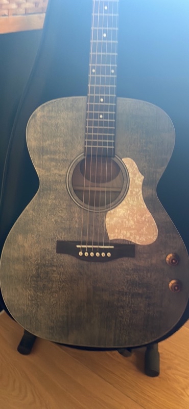גיטרה art & Lutherie שקניתי ולא נעשה בו שימוש כלל