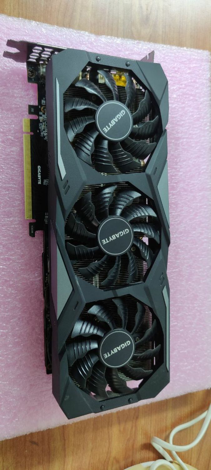 כרטיס מסך rtx2080 של חברת gigabyte