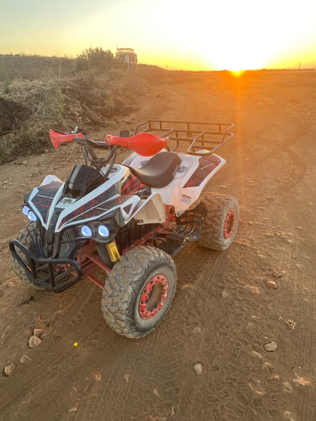 טרקטורון 60v עשה רק 700 קילומטר כמו חדש הכל תקין עובד פיקס הטרקטורון מגיע עם מטען כיסוי מ…