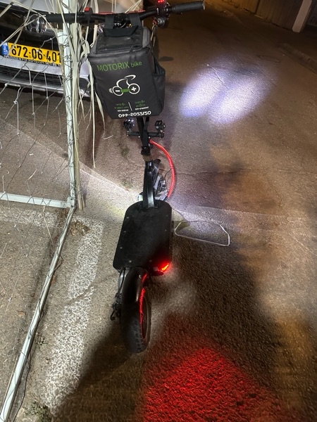 קורקינט חשמלית נוסעת 50 קמש חזקה ביותר יפה פנסים עוצמתיים סוללה חזקה במיוחד