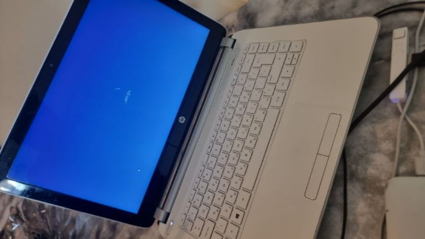 מחשב נייד i3 hp עם דיסק SSD עובד נהדר
