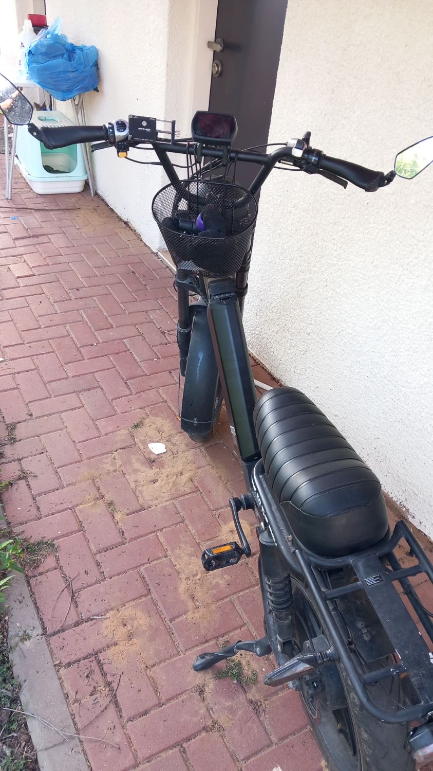 אופניים חשמליים במצב חדש עם אחריות לכמה חודשים הכל עובד לא חסר להם כלום