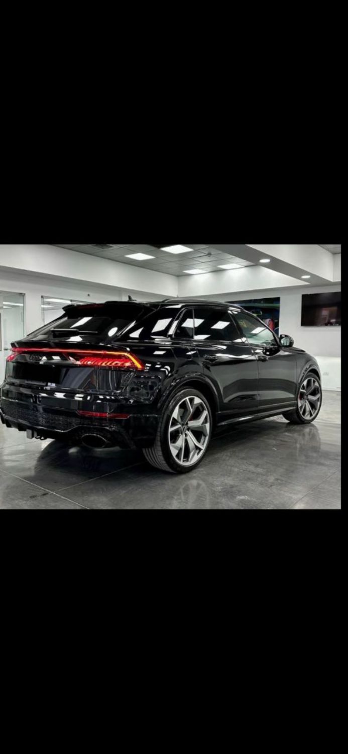 audi — rsq8 2022