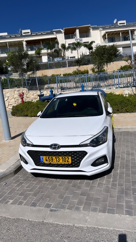 למכירה יונדאי i20 2021 סופרים- הדגם המפואר 42,500 ק״מ שמור