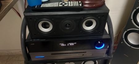 מגבר עם שלט שלHarman Kardon5