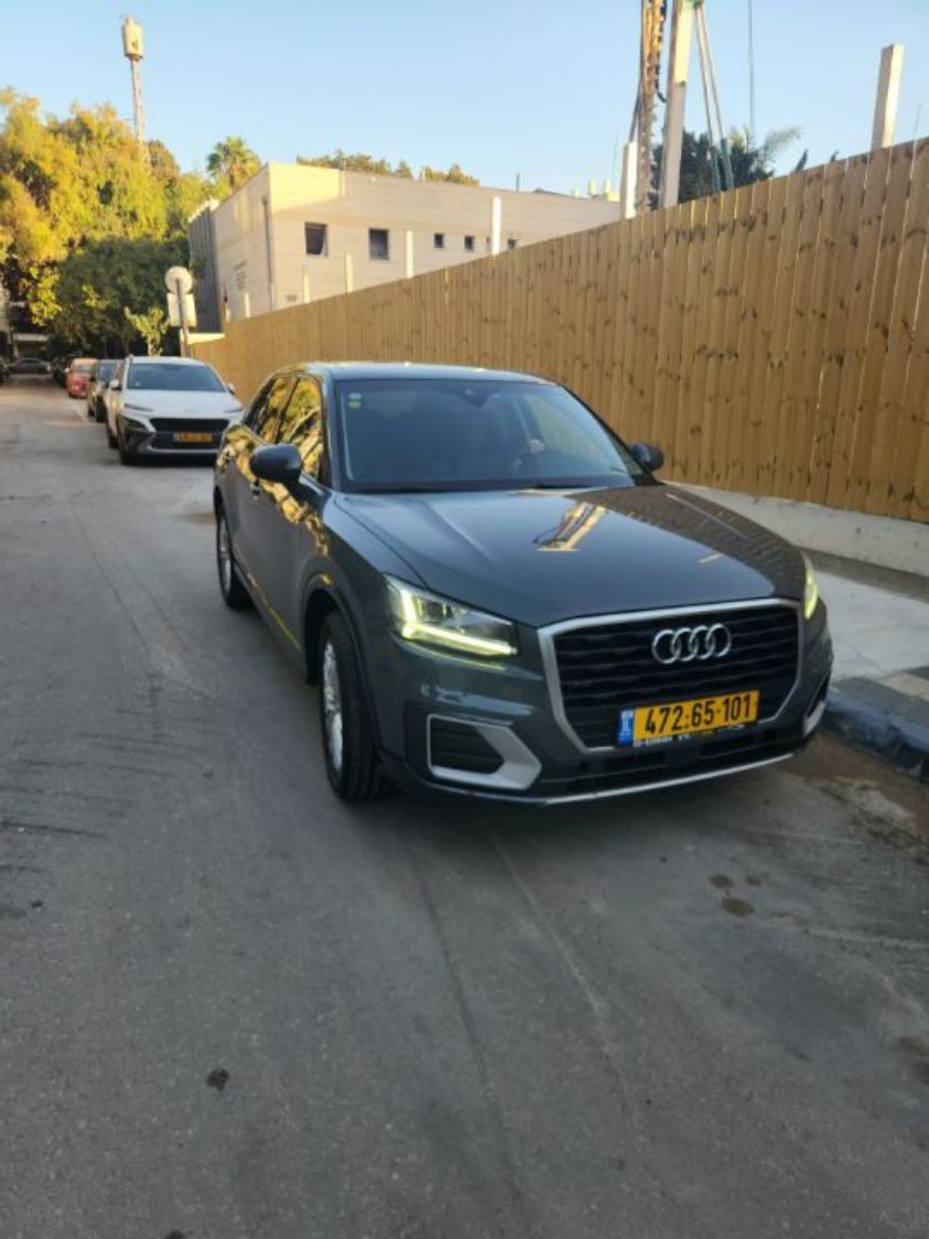 אאודי קיו 2 דגם לקשרי צבע אפור מטלי יד 2 ק"מ 108