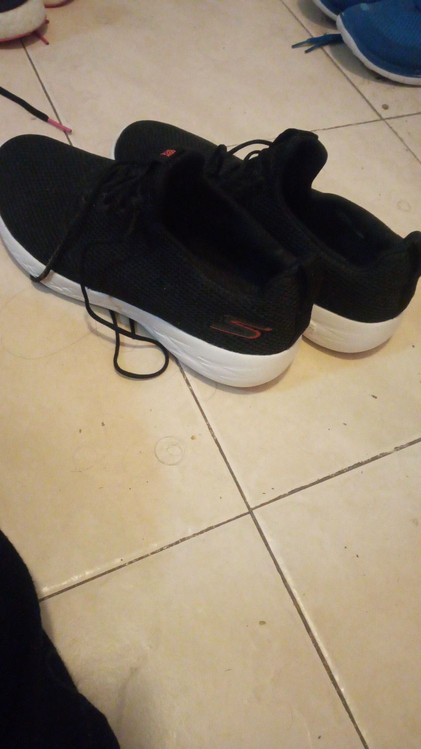 נעלי skechers