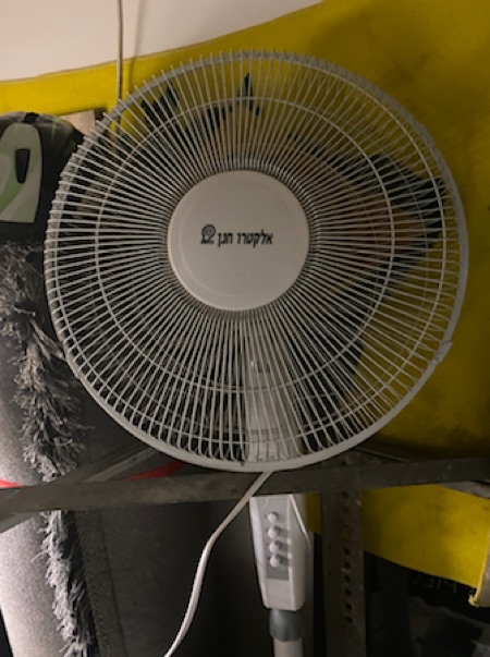 מאוורר עמוד מסתובב עובד שקט