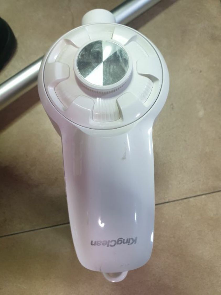Vacuum cleaner — שואב אבק