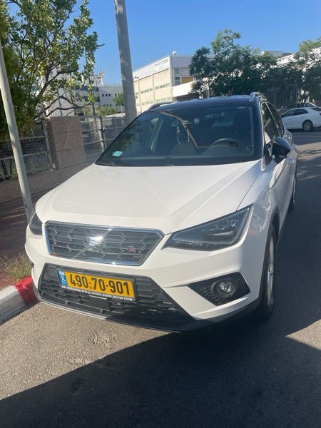 סיאט ארונה יד 00 דגם fr עם full lad מצלמה קדמית לאחר טיפול גדול 97 אלף קילומטר צבע לבן פנ…