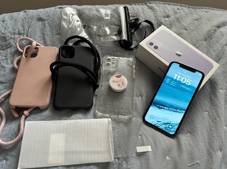 למכירה iPhone 11 סגול בהיר, בן שנתיים שמור, זיכרון 64GB כולל 3 מגנים, מגן מסך חדש ונרתיק…