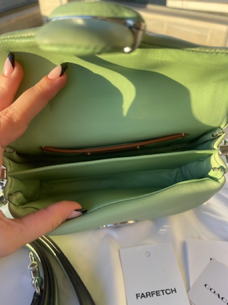 תיק coach pillow tabby קטן ירוק בהיר נקנה בfarfetch מגיע עם רצועה ארוכה ושקית אבק היה בשי…