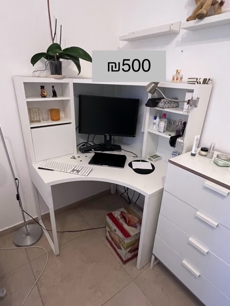 שולחן עבודה של IKEA, דגם MICKE