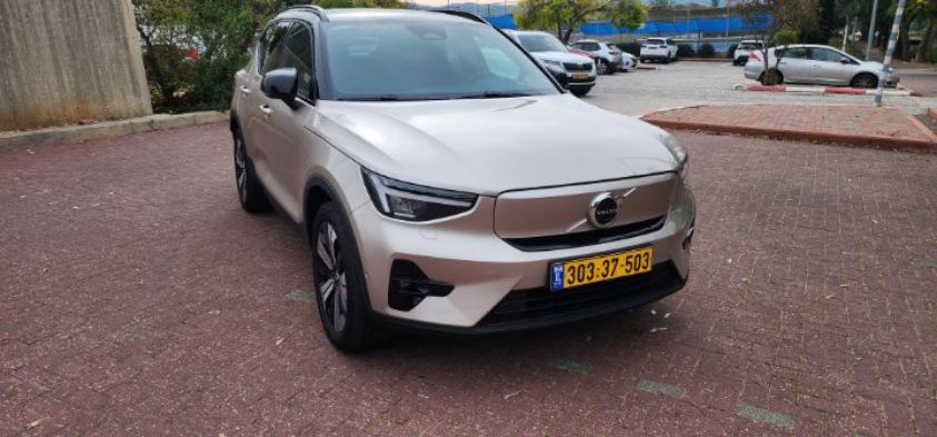xc40 2023 דגם p8 שני מנועים 407כ"ס