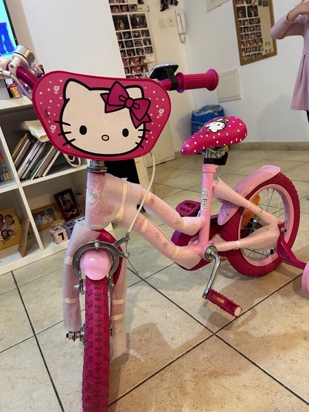 אופני ילדים הלו קיטי + קסדה תואמת ומגינים