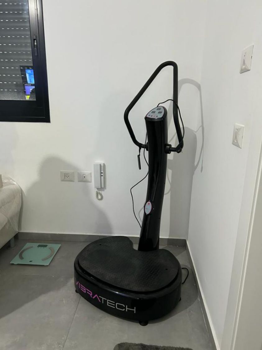 מכשיר כושר ברטט נקנה לפני שנתיים ולא היה בשימוש יש חשבונית מקורית של המוצר