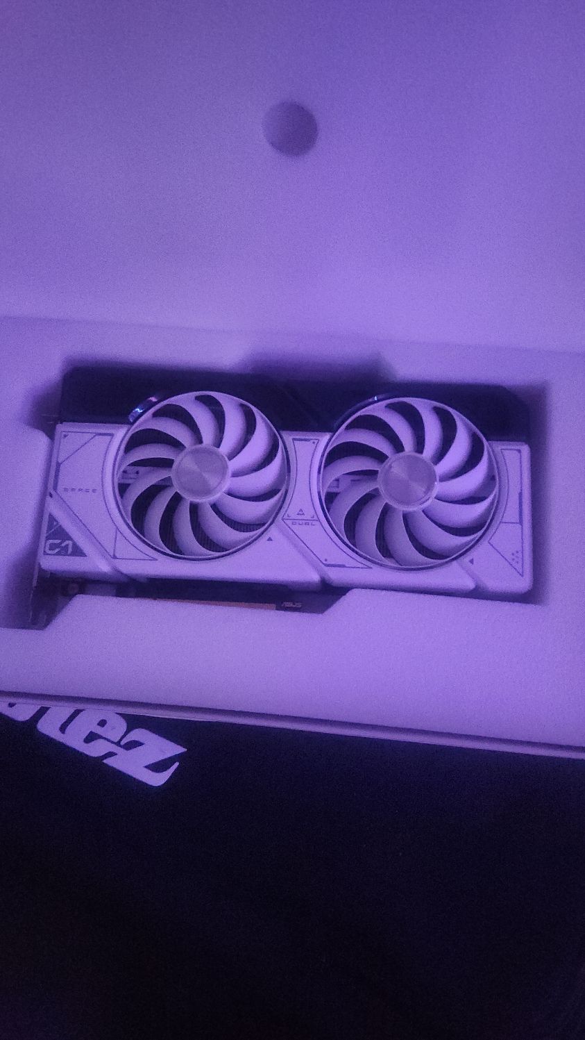כרטיס מסך 4070 של asus נקנה לפני חודש ב3300