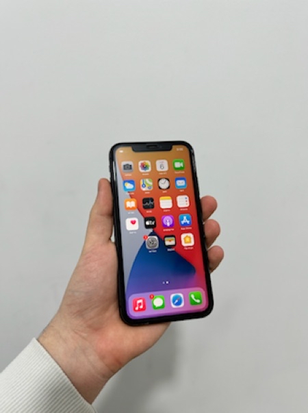 אייפון 11 שמור מאוד, שומש רק עם מגן ומגן מסך
