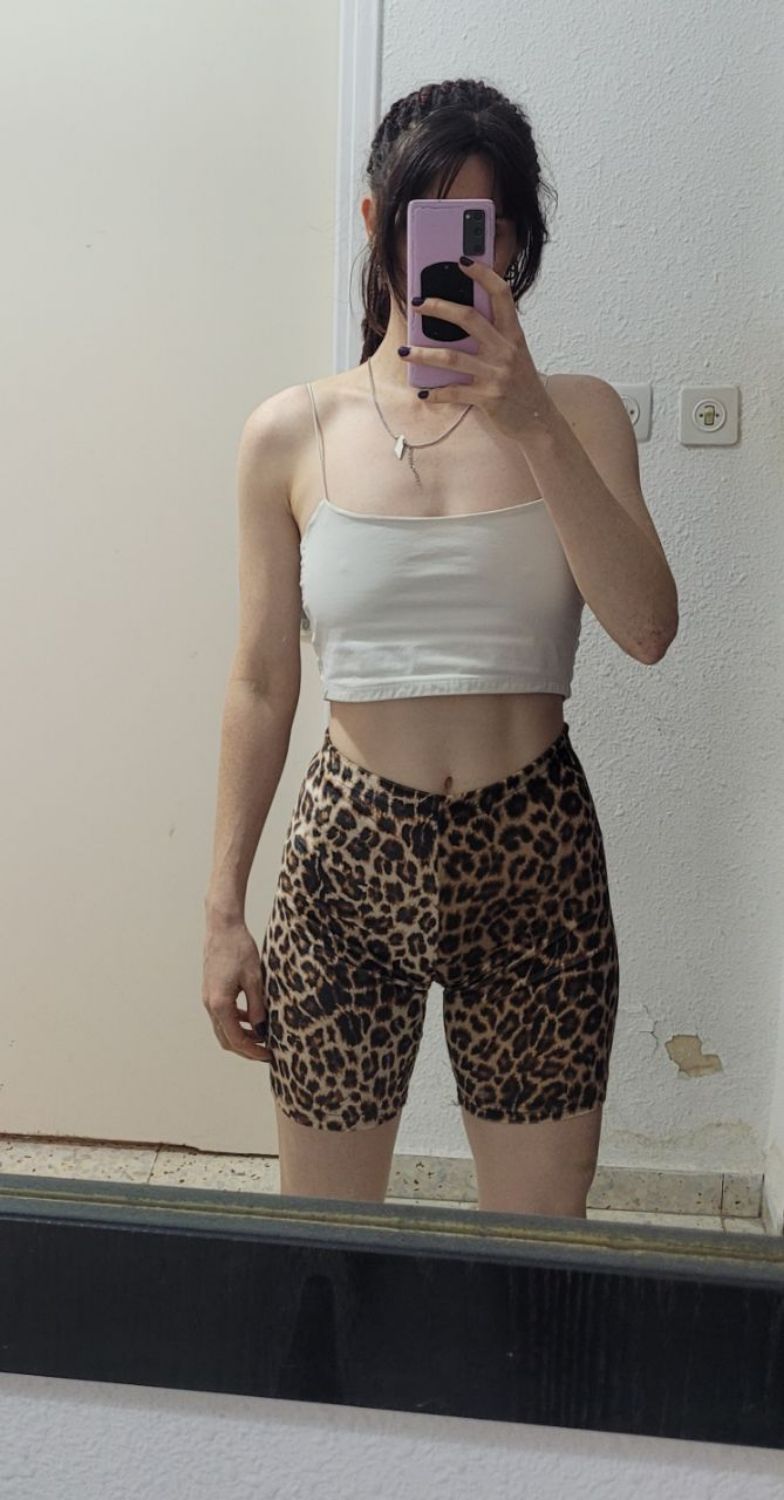 מכנסיים קצרים שורט טייץ גימור קטיפה עם הדפס מנומר