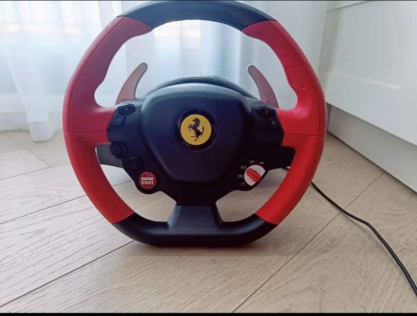הגה של חברת Thrustmaster דגם ספיידר 458 לאקסבוקס וואן