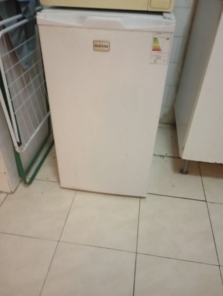 מקרר מיני חמוד,ללא מקפיא,ללא אור,עושה את העבודה