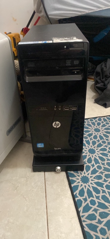 מחשב של hp pro סתוק מאבק אין לי מקלדת אין לי עכבר אין לי קבל חשמל וקבל למסך
