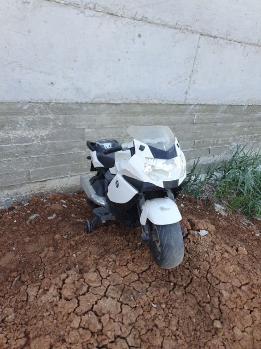 אופנוע חשמלי לילדים של חברת במוו האופנוע נקנה לפני שנה הילד נסע פעם פעמיים ומאז נשאר בחוץ…