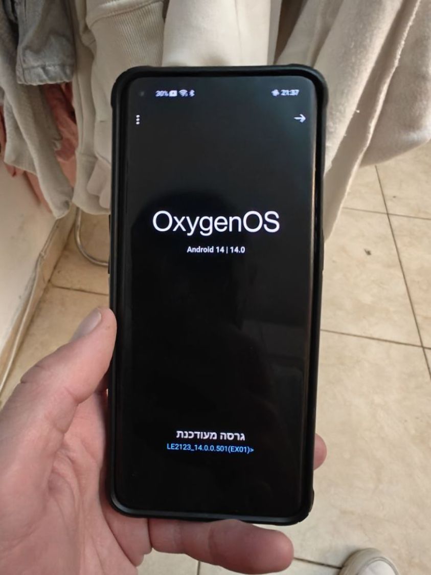 Oneplus 9 pro 256 12Ram במצב חדש שמור מאוד כולל מטען מקורי מהיר 67W כולל 8 מגנים אחוריים…